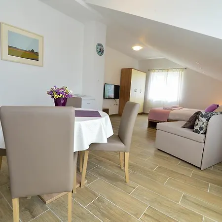 Apartment Arta